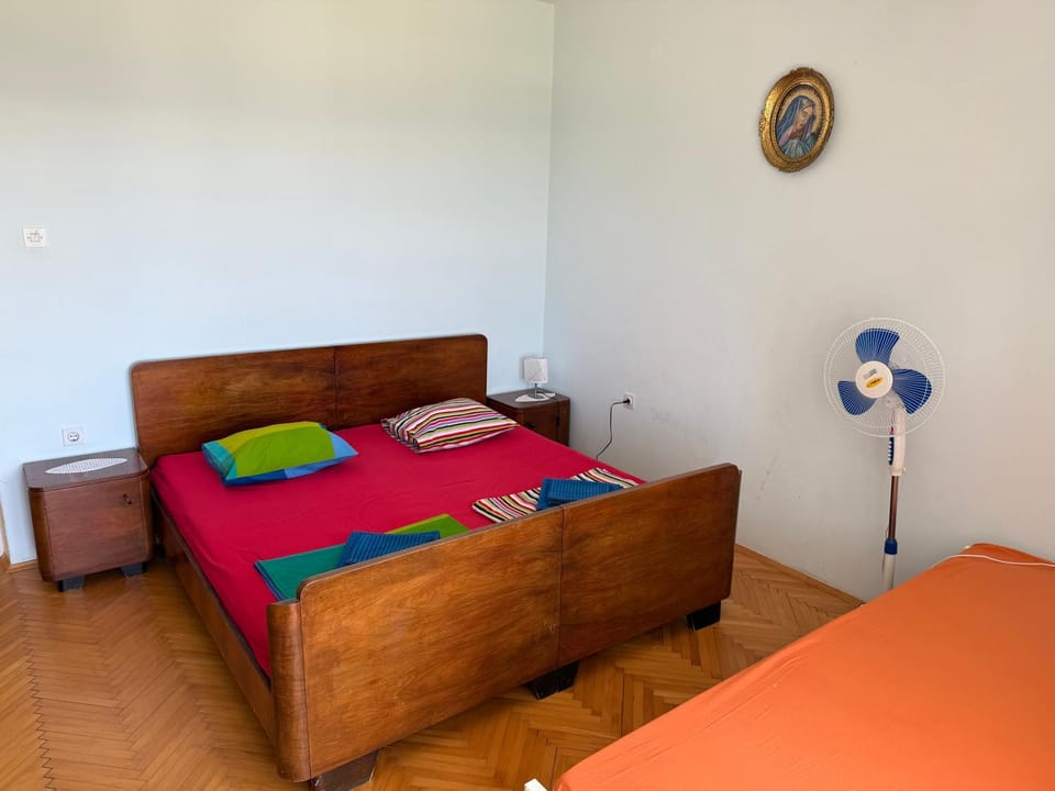 Hostel Guesthouse Mira Bed and Breakfast in Split-Dalmatia County