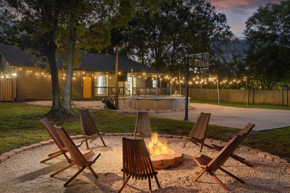 Tampa Retreat: 11 Beds, Game Room & Pool! House in Tampa
