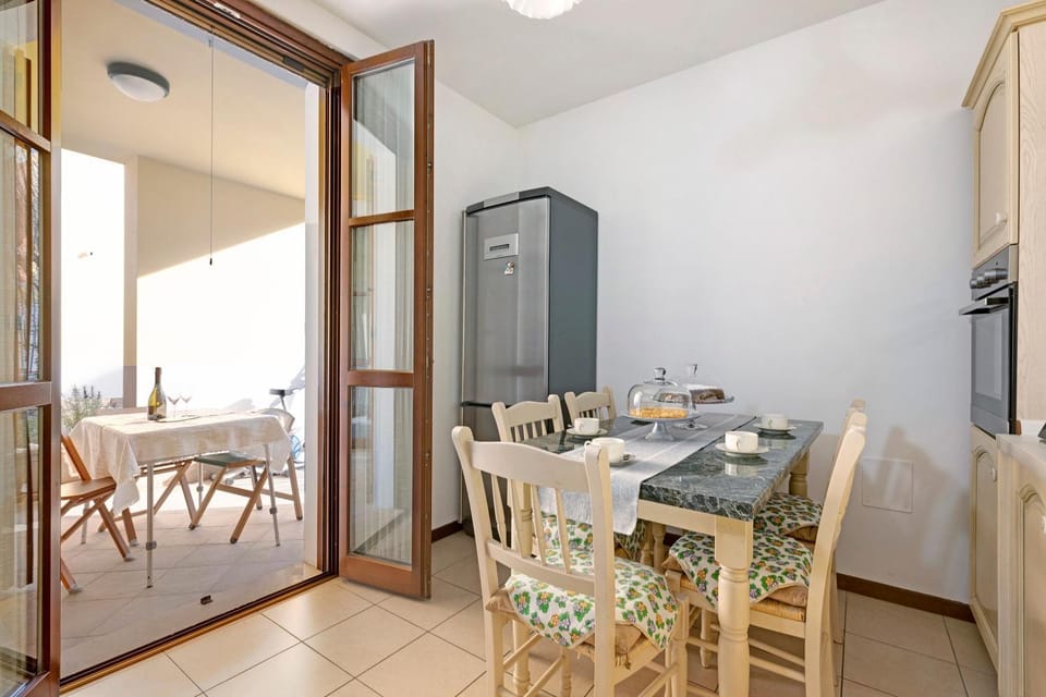 Property building, Kitchen or kitchenette, Living room