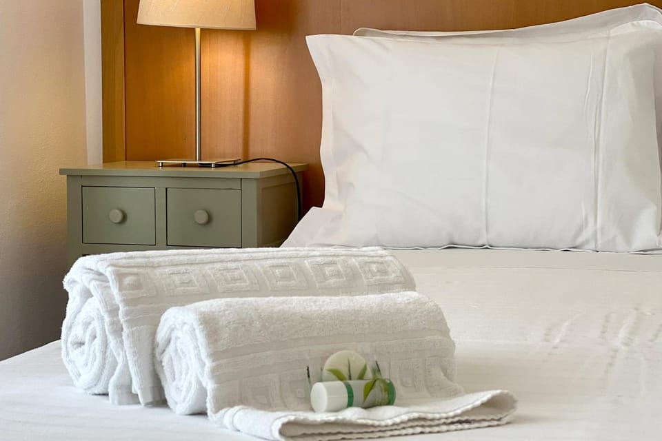 Bedroom, towels