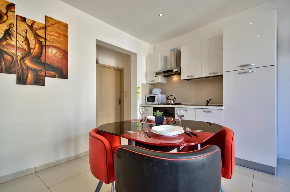 Kitchen or kitchenette, Decorative detail, minibar, pet friendly, stove