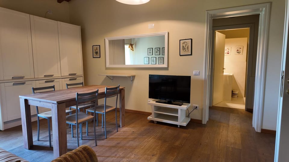 Kitchen or kitchenette, Seating area