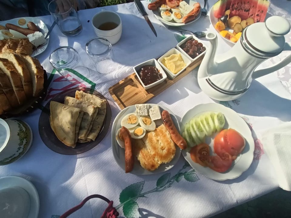 Food and drinks, Food, Breakfast, Continental breakfast