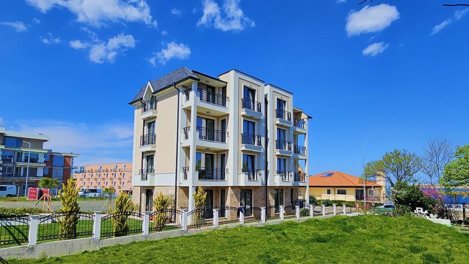 Property building, Facade/entrance