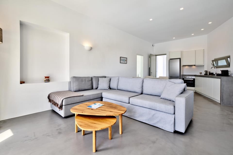 Kitchen or kitchenette, Seating area