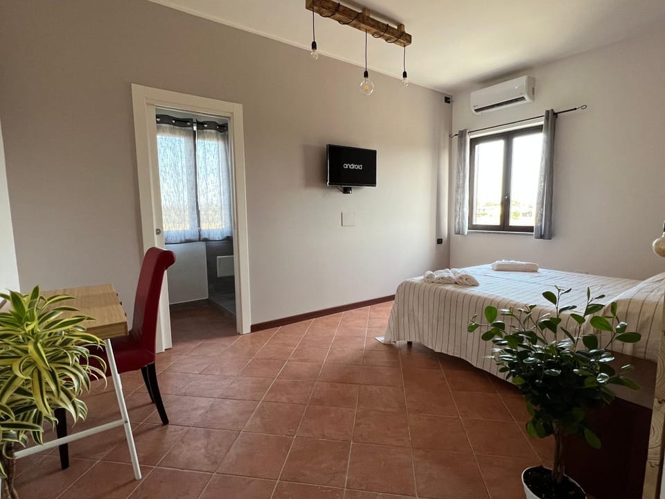 Bed, Photo of the whole room, Bedroom, air conditioner
