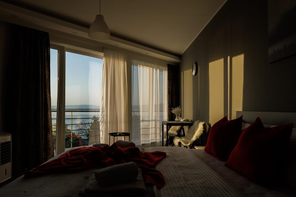 View (from property/room), Living room, Photo of the whole room, Seating area