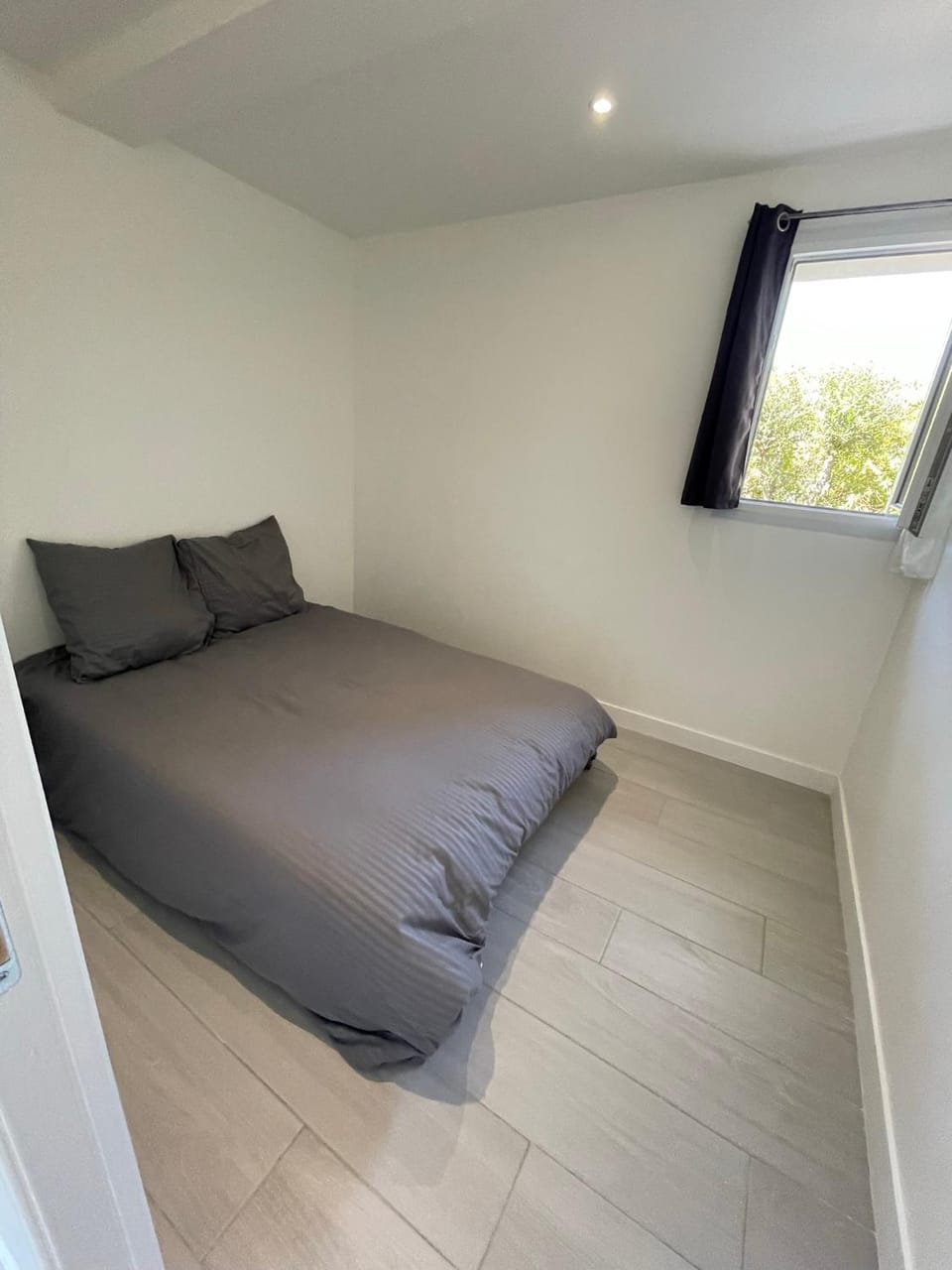 appartement bas de villa avec piscine privée partagée proche bord de mer Apartment in Cagnes-sur-Mer