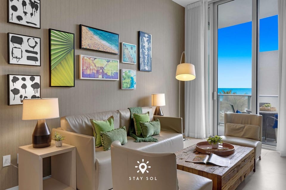 Beachfront Condo - Amazing Pool - Oceanview Balcony Apartment in Hollywood Beach