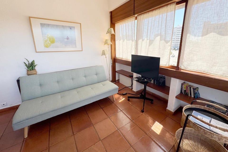 Bed, TV and multimedia, Living room, Bedroom