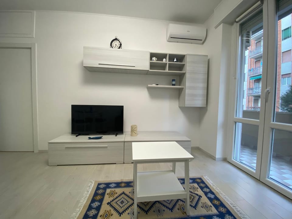 TV and multimedia, air conditioner