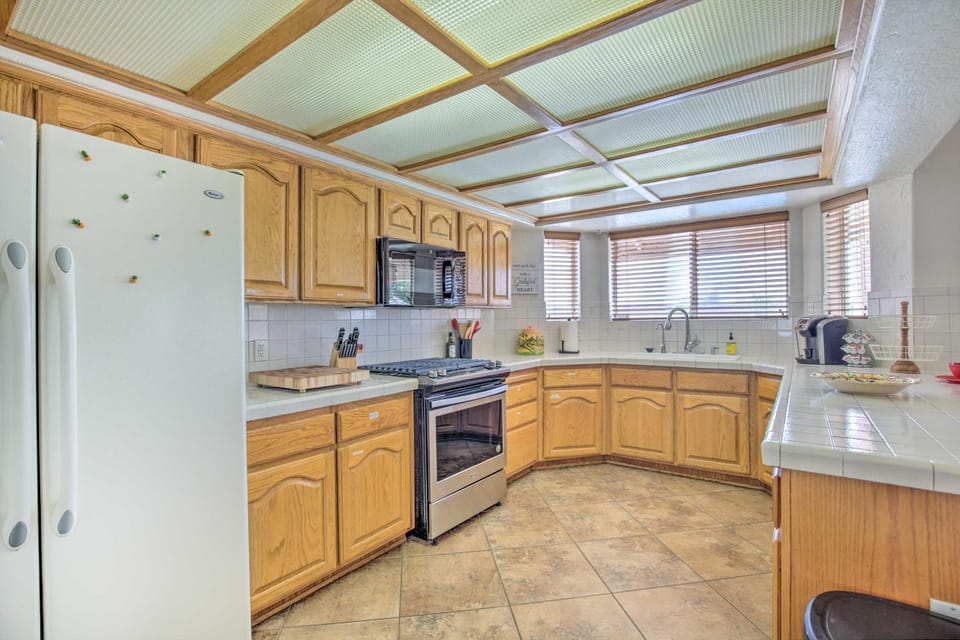 Sunny Yuma Retreat w/ Private Pool & Grill! House in Yuma
