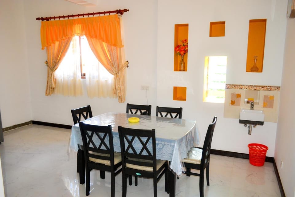 Communal lounge/ TV room, Dining area
