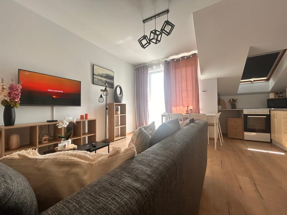 Communal lounge/ TV room, Kitchen or kitchenette, Living room, Dining area
