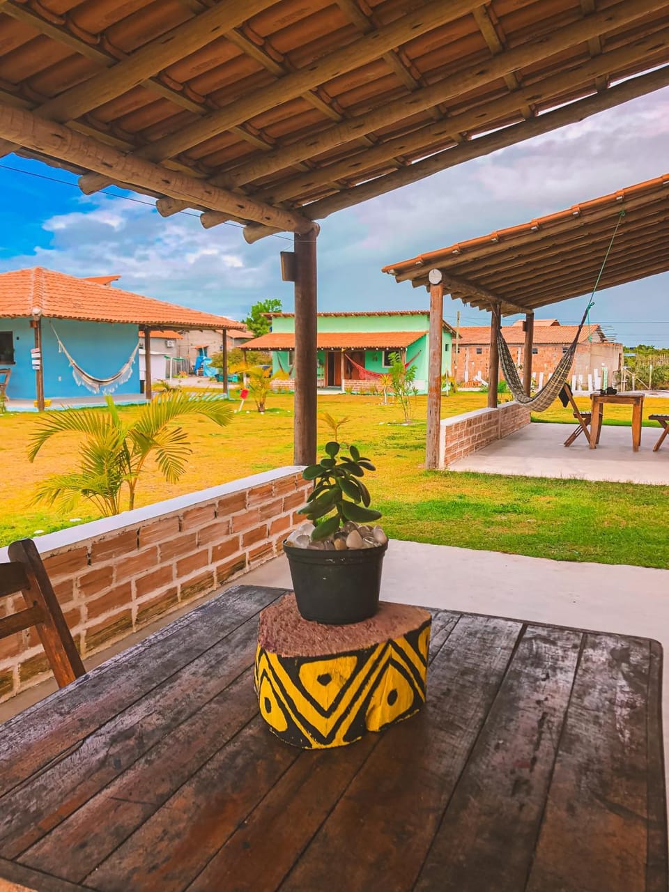 Property building, Patio, Day, Natural landscape, Garden, View (from property/room), Balcony/Terrace, Communal kitchen, Garden view, kitchen