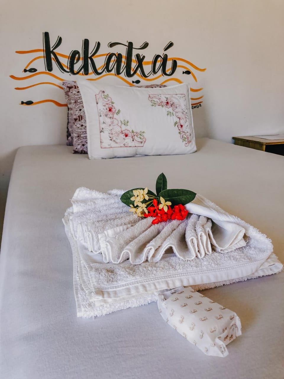 Bed, Bedroom, towels