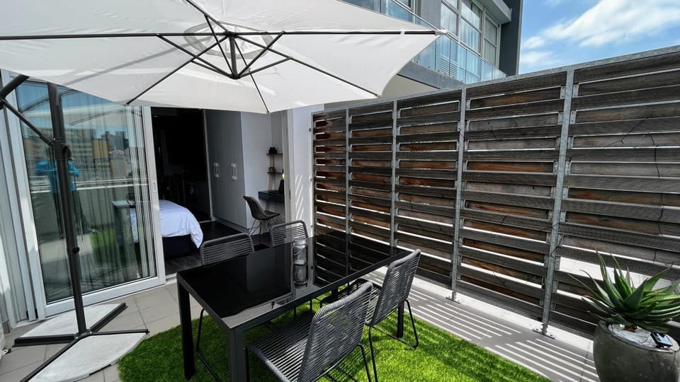 Patio, Day, Balcony/Terrace, Seating area