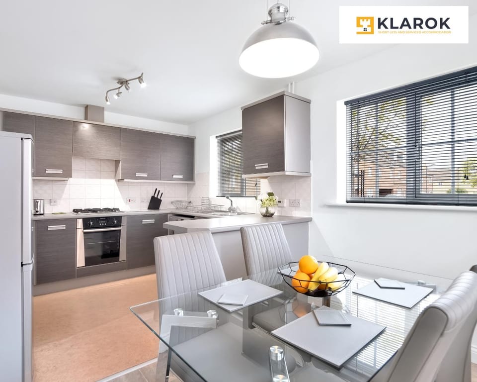 Dining area, microwave, oven, toaster, kitchen