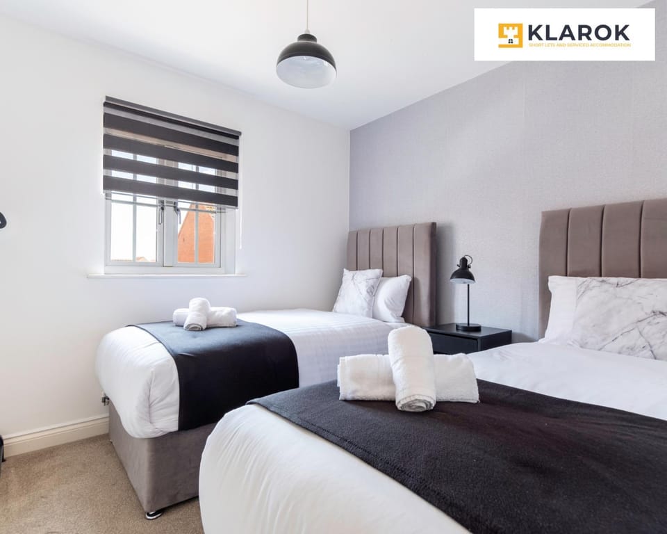 Bed, Photo of the whole room, Bedroom, internet, towels