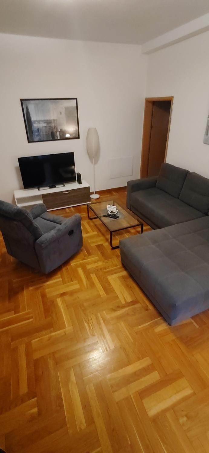Paris 2 Night Private Parking Apartment in Serbia