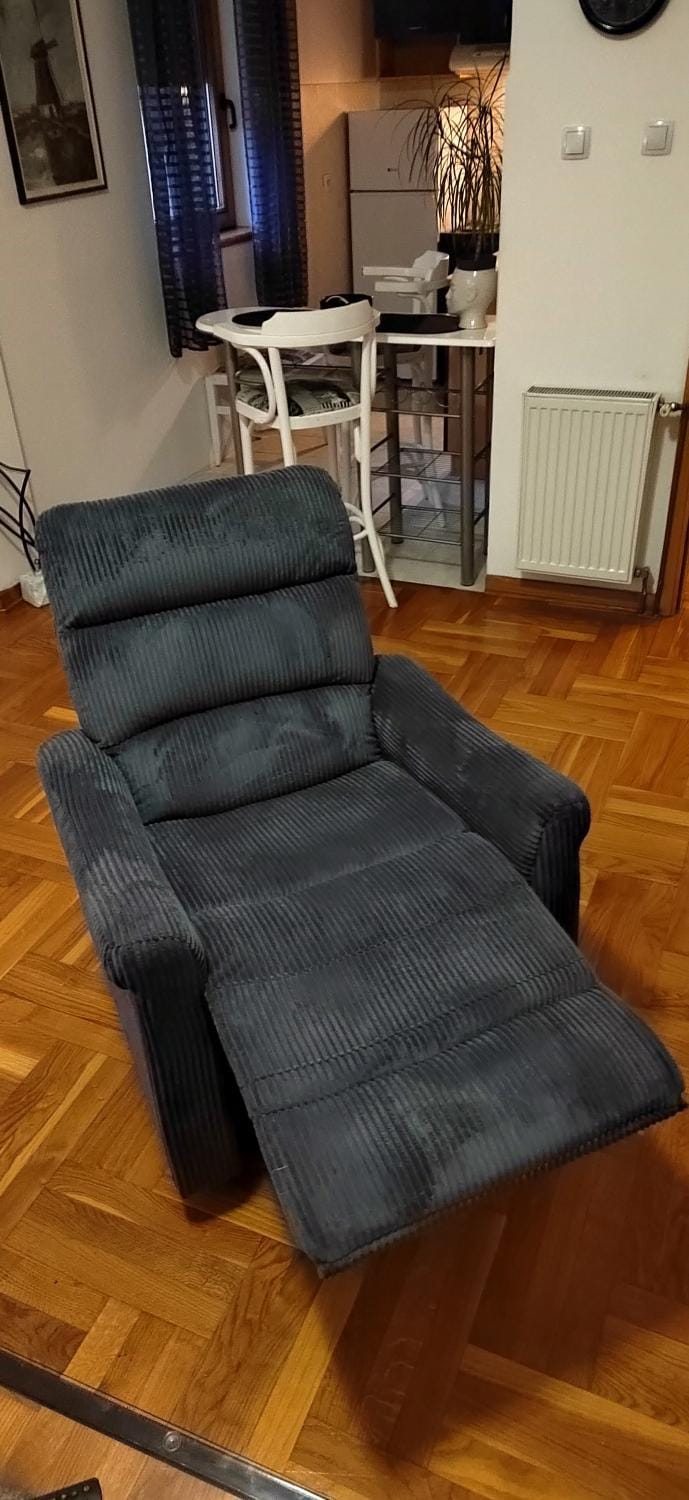 Paris 2 Night Private Parking Apartment in Serbia