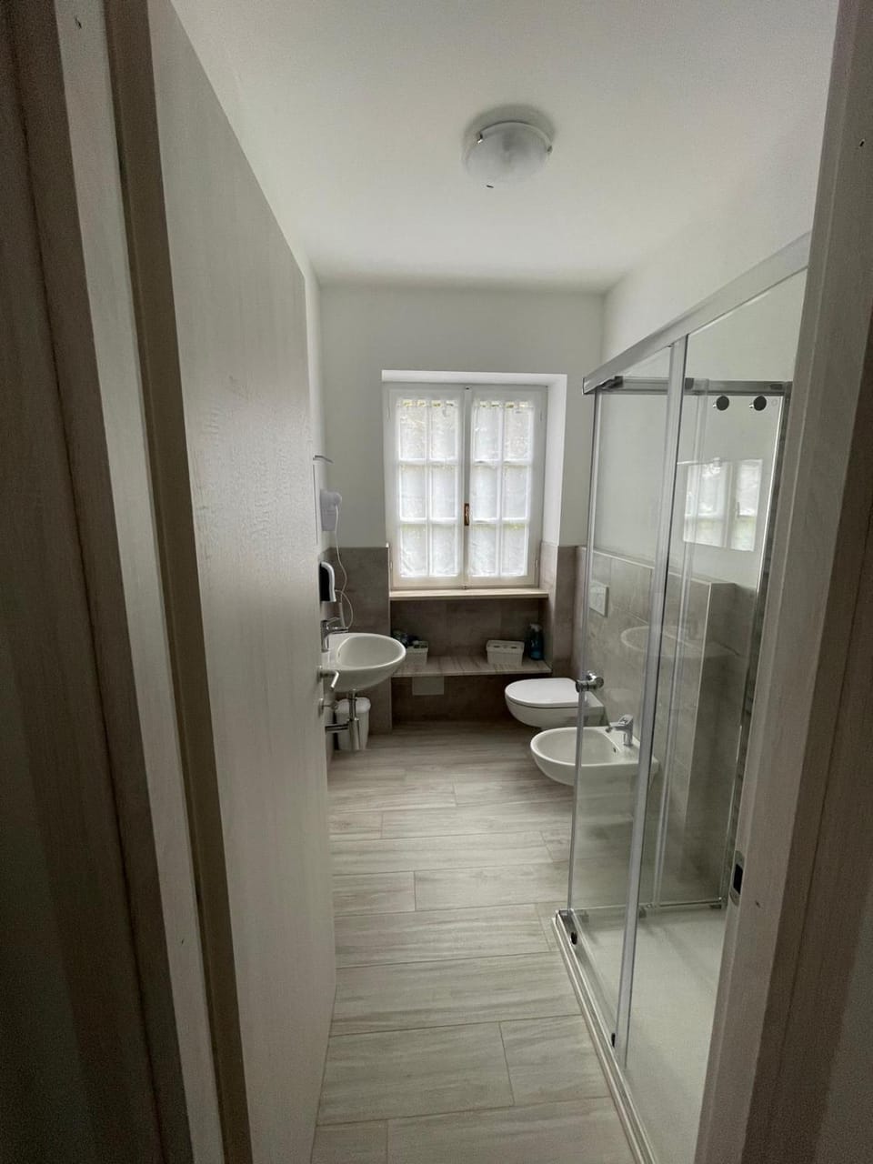 Shower, Toilet
