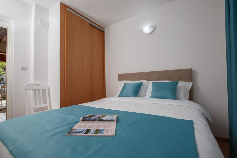 Bed, Bedroom, wardrobe