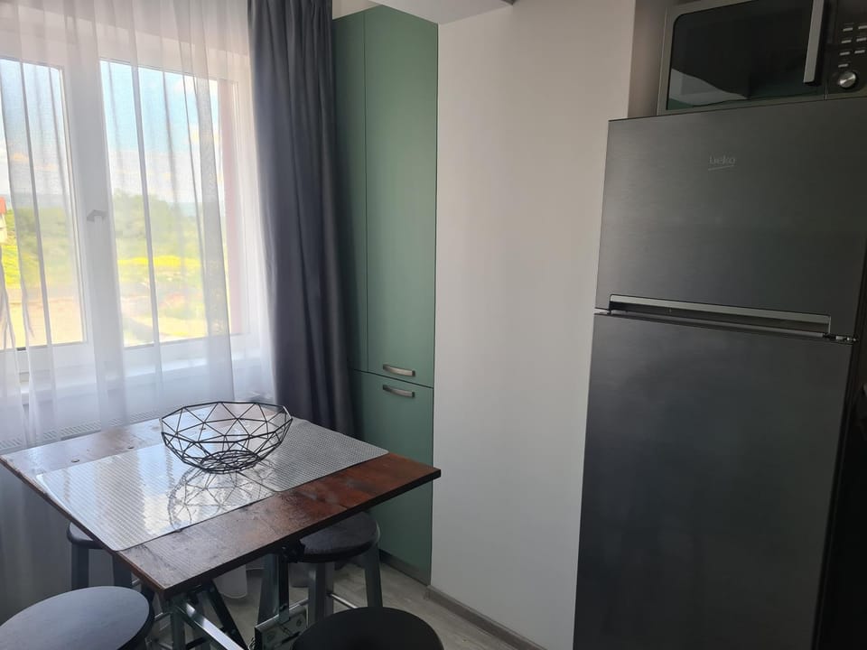 Kitchen or kitchenette, Dining area, oven, pet friendly, stove