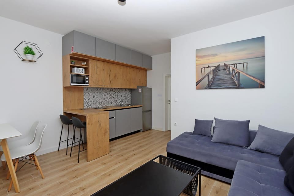 Kitchen or kitchenette, Living room, Seating area, Dining area, pet friendly, stove