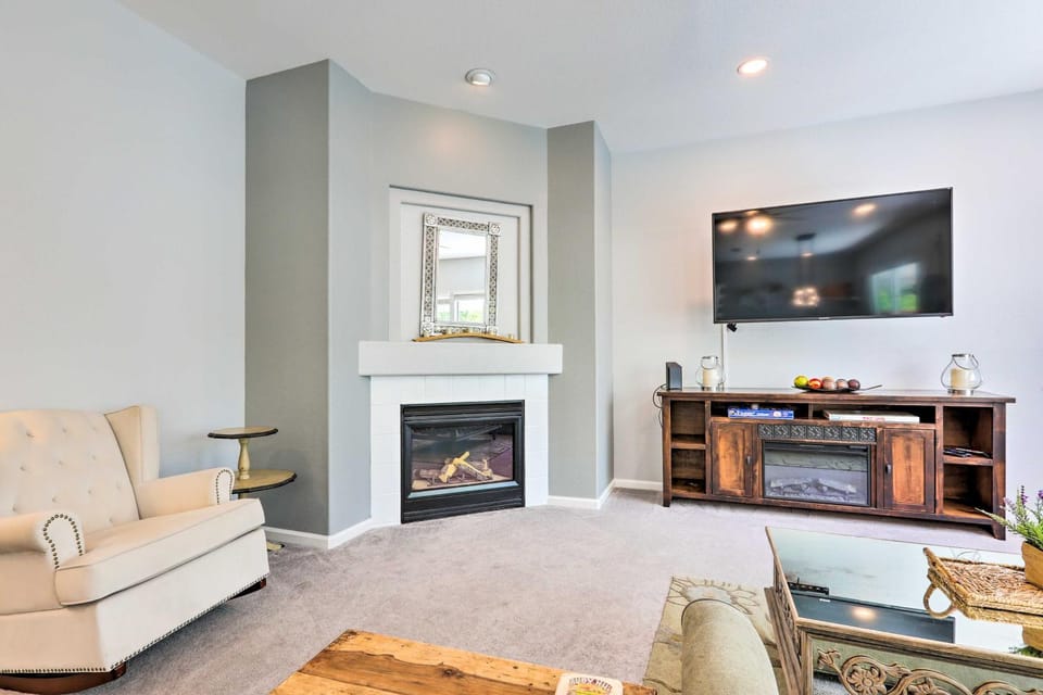 Spacious Folsom Getaway with Pool and Hot Tub! House in Folsom