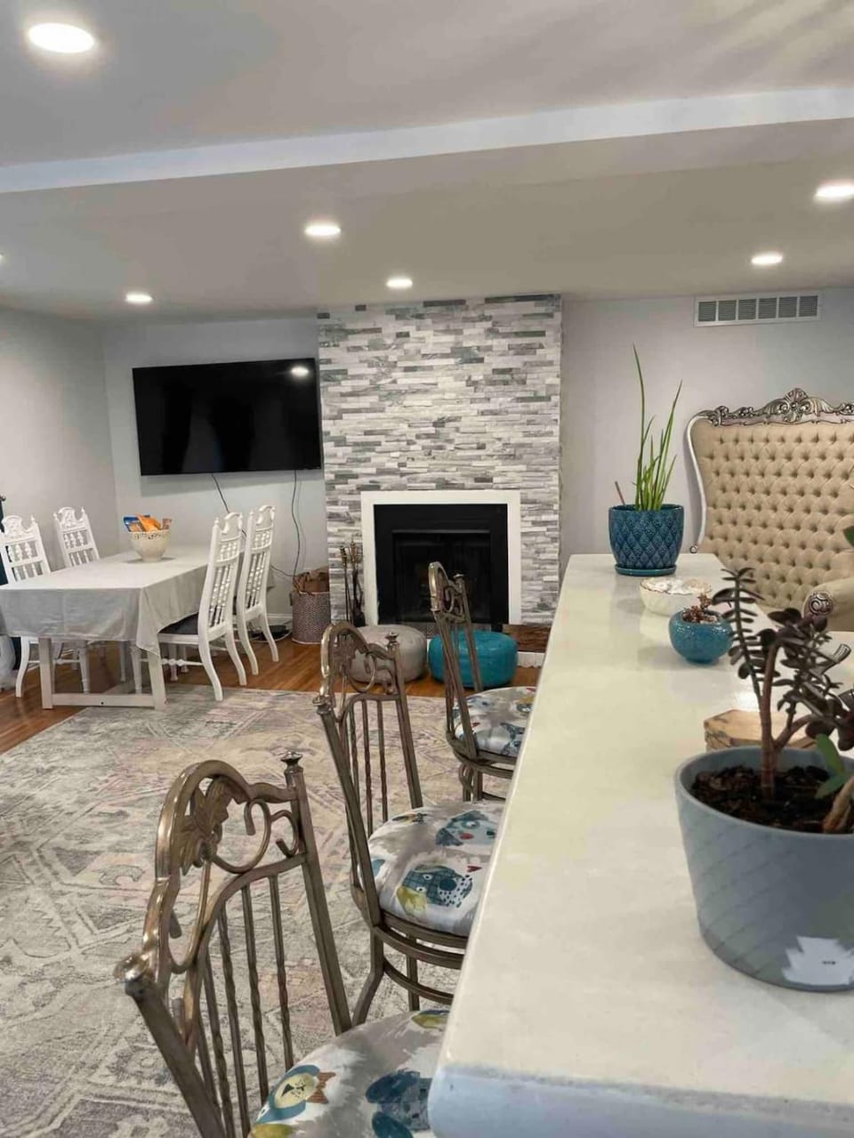 A Regal Retreat- Exclusive Parking, Prime Location Apartment in Philadelphia