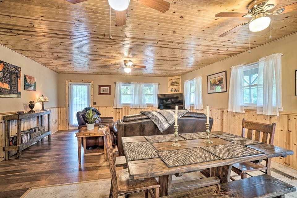 Hot Tub & Fire Pit: Pet-Friendly Clayton Escape! House in Georgia