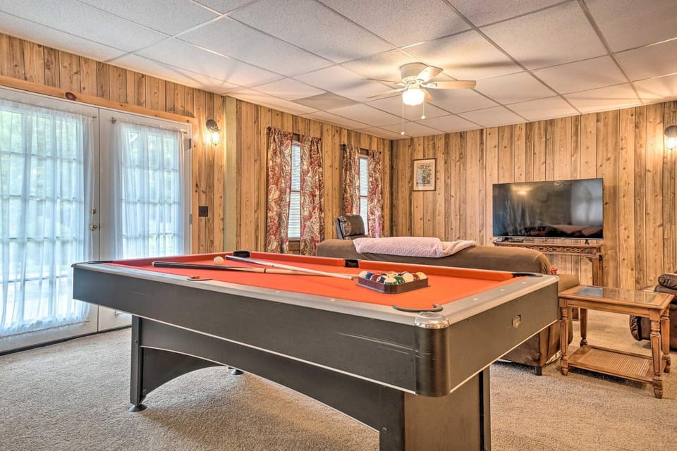 Hot Tub & Fire Pit: Pet-Friendly Clayton Escape! House in Georgia