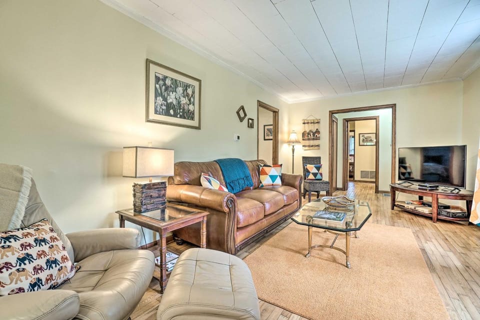 Pet Friendly Home w/ Hot Tub, Patio & Game Room! House in Georgia