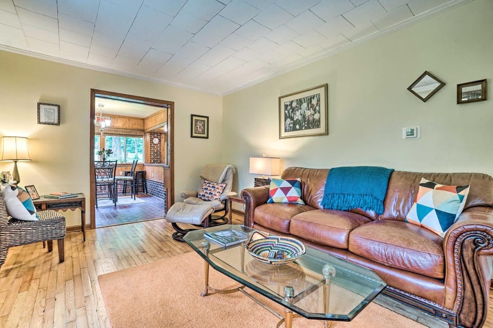 Pet Friendly Home w/ Hot Tub, Patio & Game Room! House in Georgia