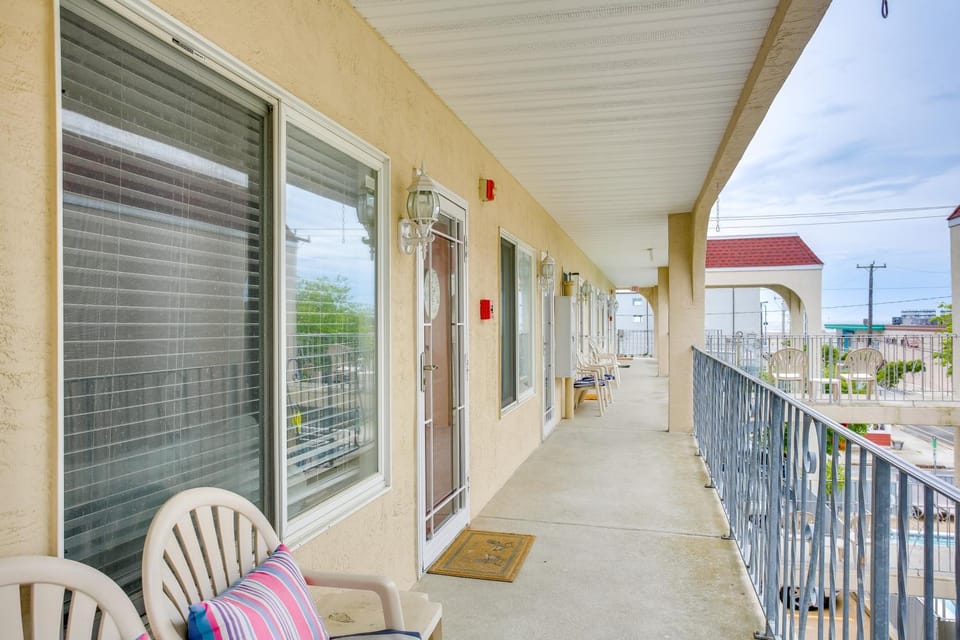 Quaint Wildwood Condo ~ Walk to Beach! House in Wildwood