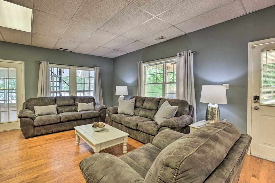 'The B Haus' Lakefront Retreat w/ Boat Ramp! House in Pell City