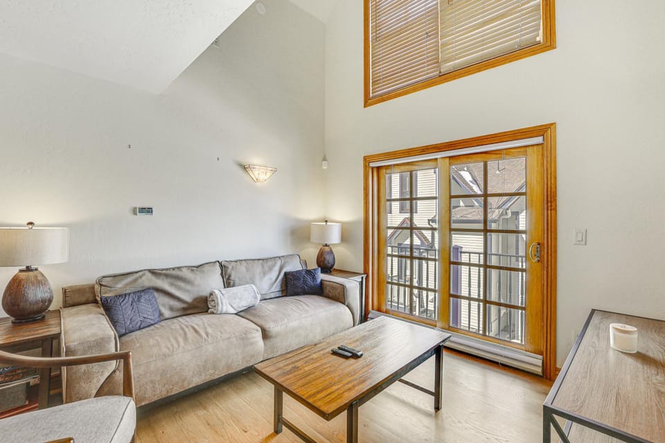 Walk to Ski Gondola: Mtn-View Breckenridge Condo House in Breckenridge