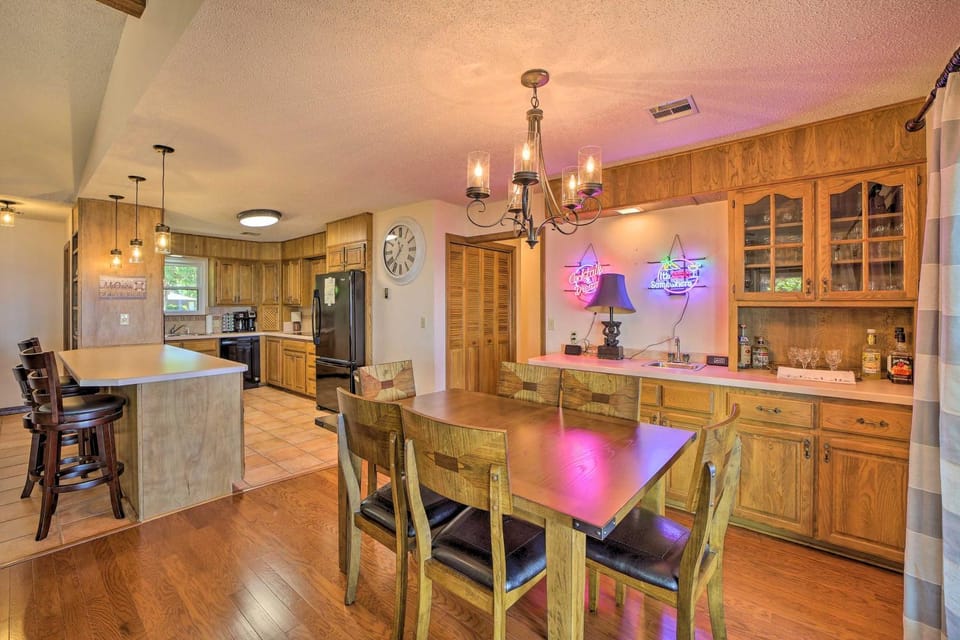 Grand Lake Views + Fire Pit: Monkey Island Home! House in Ozark Mountains