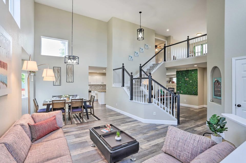 Spacious Parkview Home 12 Mi to Denver, Game Room House in Northglenn