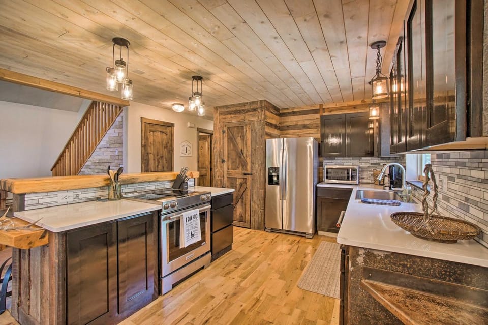 Beautiful McCall Cabin Perfect for Families! Cabin in McCall