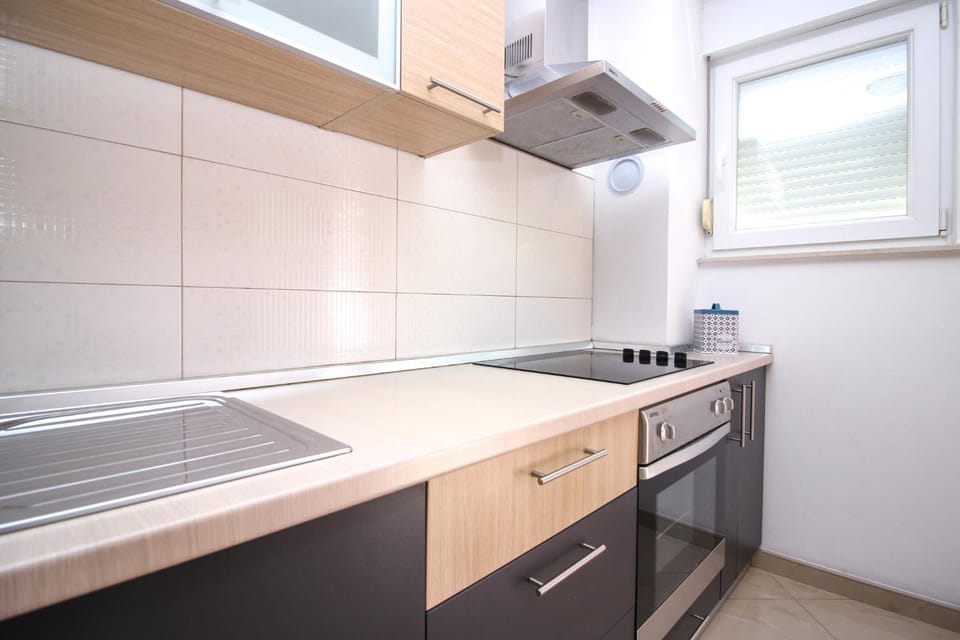 Kitchen or kitchenette, pet friendly, stove