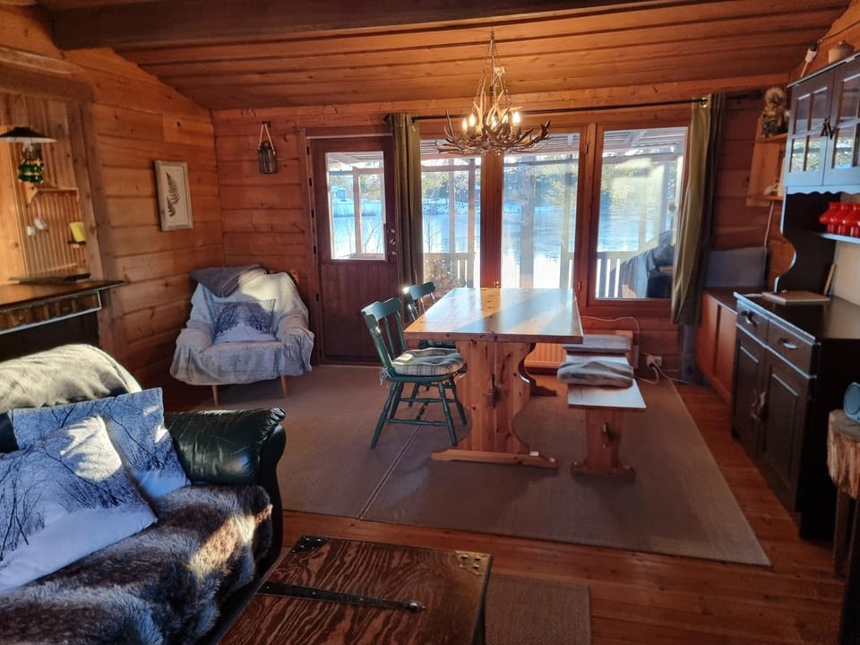 Blockhaus am See House in Norrbotten County, Sweden
