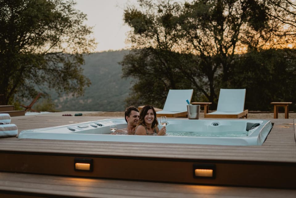 Natural landscape, Hot Tub, Mountain view, group of guests