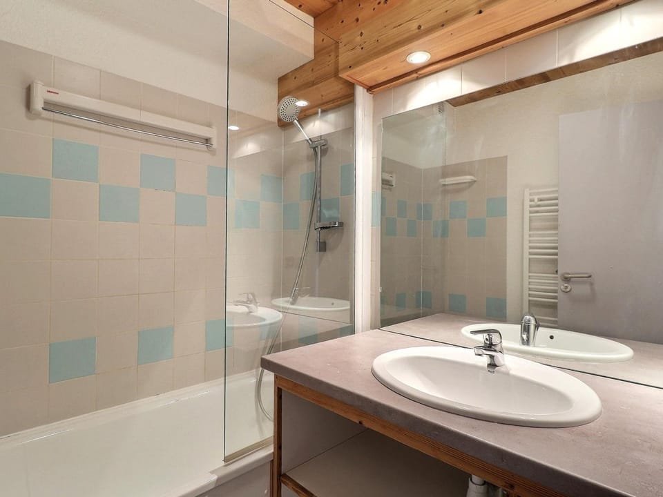 Confortable T2 skis aux pieds, proche commerces - FR-1-182A-14 Apartment in Les Allues