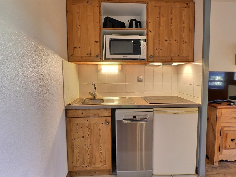 Confortable T2 skis aux pieds, proche commerces - FR-1-182A-14 Apartment in Les Allues