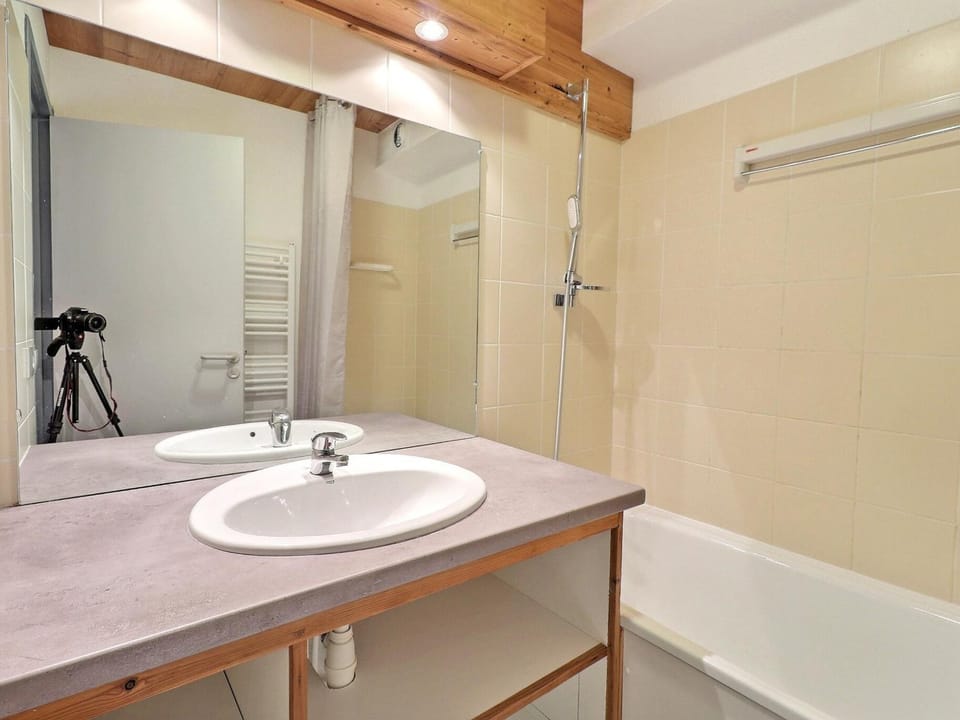 Confortable 2 Pièces, Skis aux Pieds, Proche Commerces - FR-1-182A-17 Apartment in Les Allues