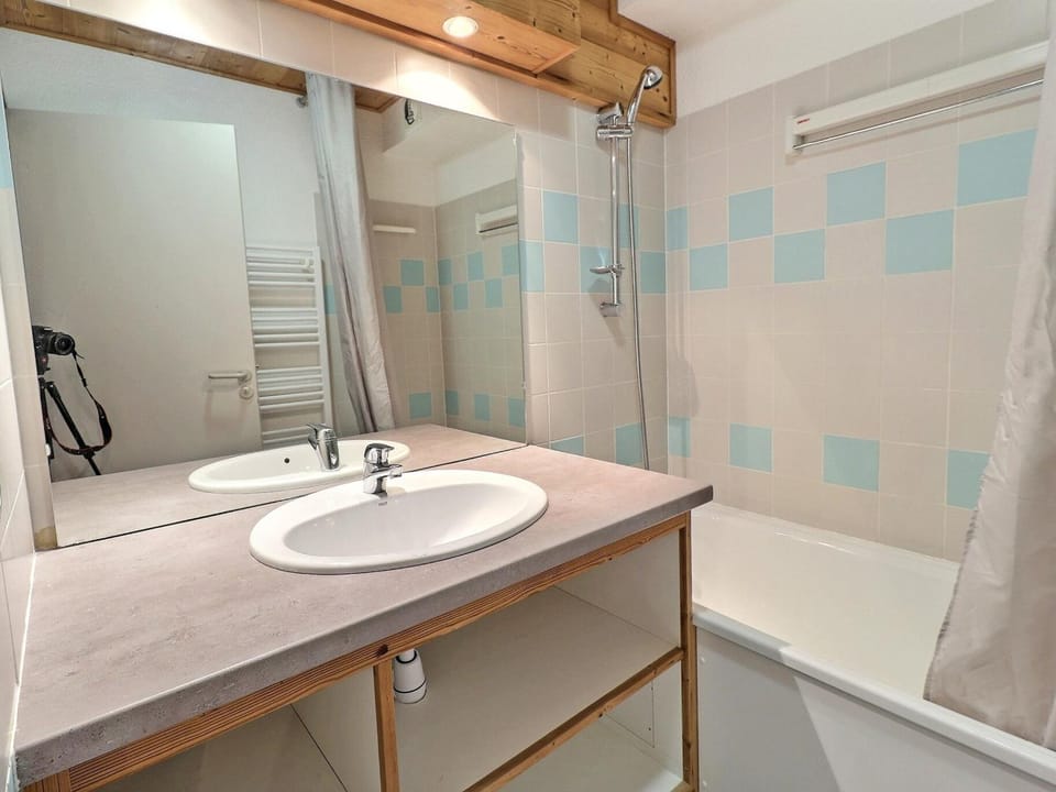 Confortable 2 Pièces, Skis aux Pieds, Proche Commerces - FR-1-182A-23 Apartment in Les Allues