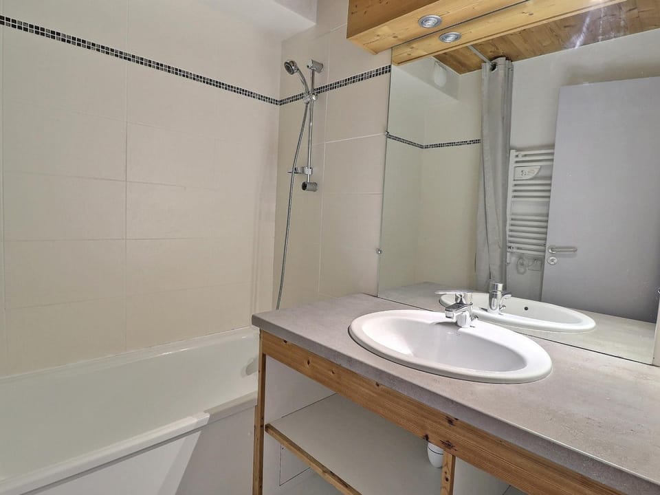 Confortable 2 Pièces, Skis aux Pieds, Proche Commerces - FR-1-182A-22 Apartment in Les Allues