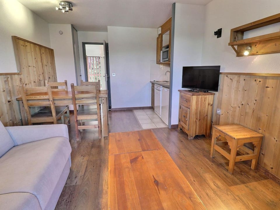Confortable 2 Pièces, Skis aux Pieds, Proche Commerces - FR-1-182A-22 Apartment in Les Allues
